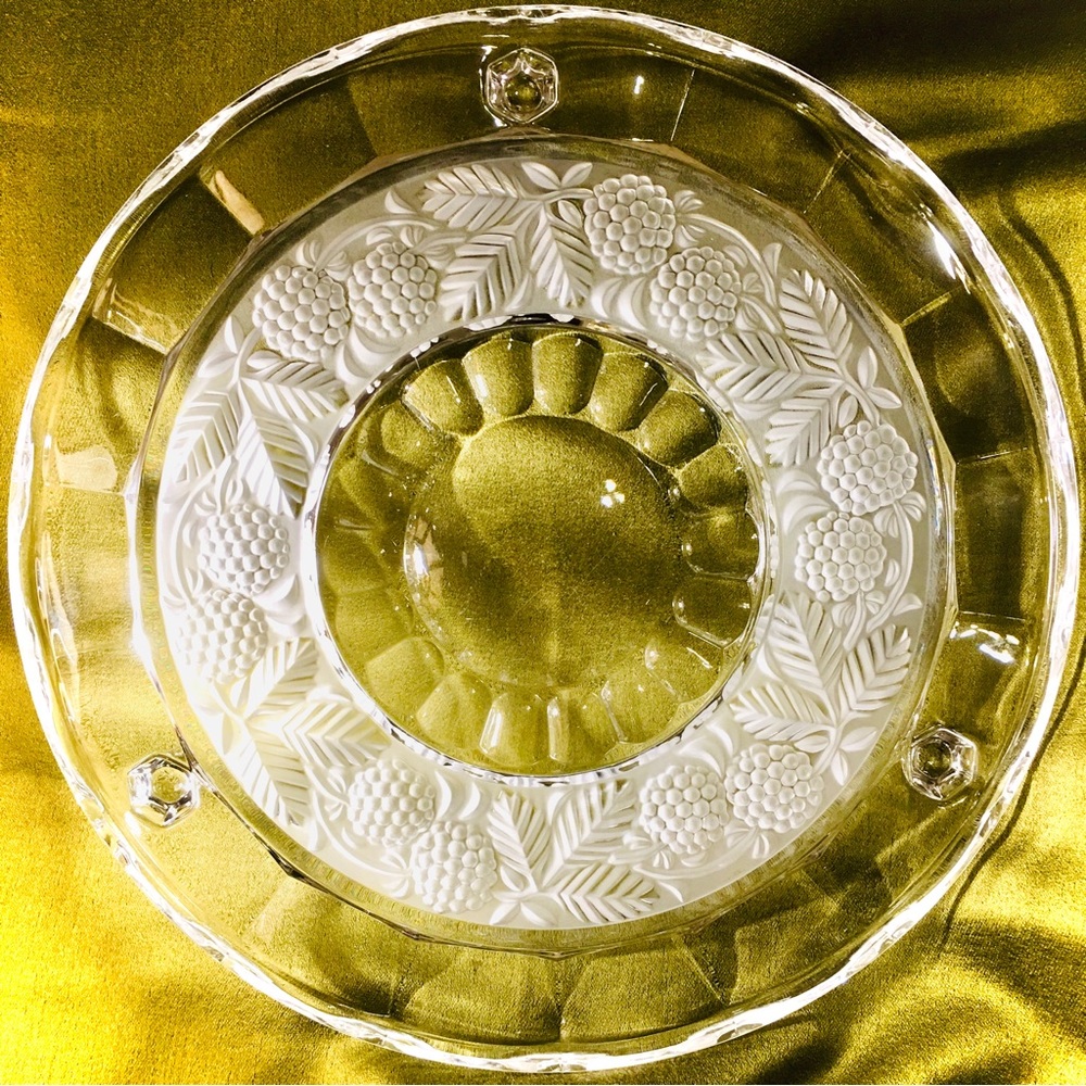 VINTAGE ETCHED GLASS BRAMBLE BERRY PATTERN FOOTED CAKE PLATE DISH—Rare & Unique!